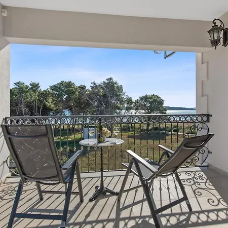 Vila Carolus Dalmatia *