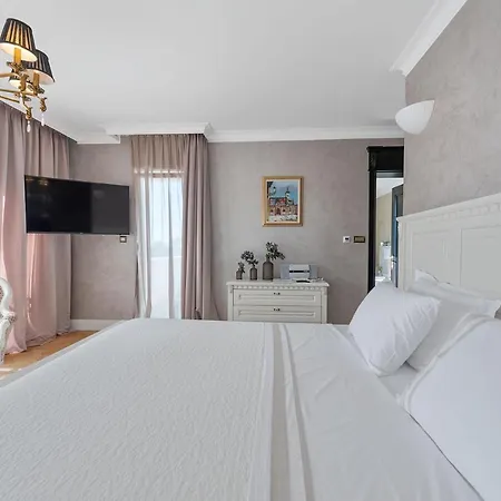 Carolus Dalmatia Vila *