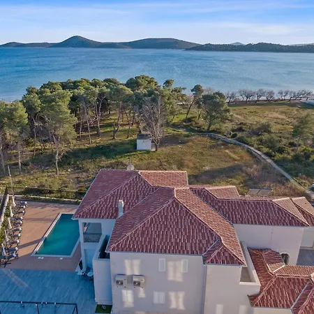Carolus Dalmatia Vila